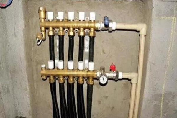 地暖分水器這樣使用才正確，用20年都不會(huì)壞！